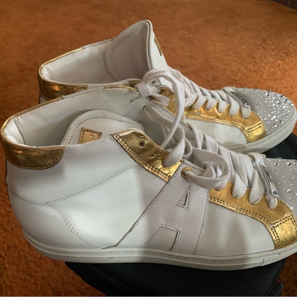 Sneakers - Picture 1 of 5